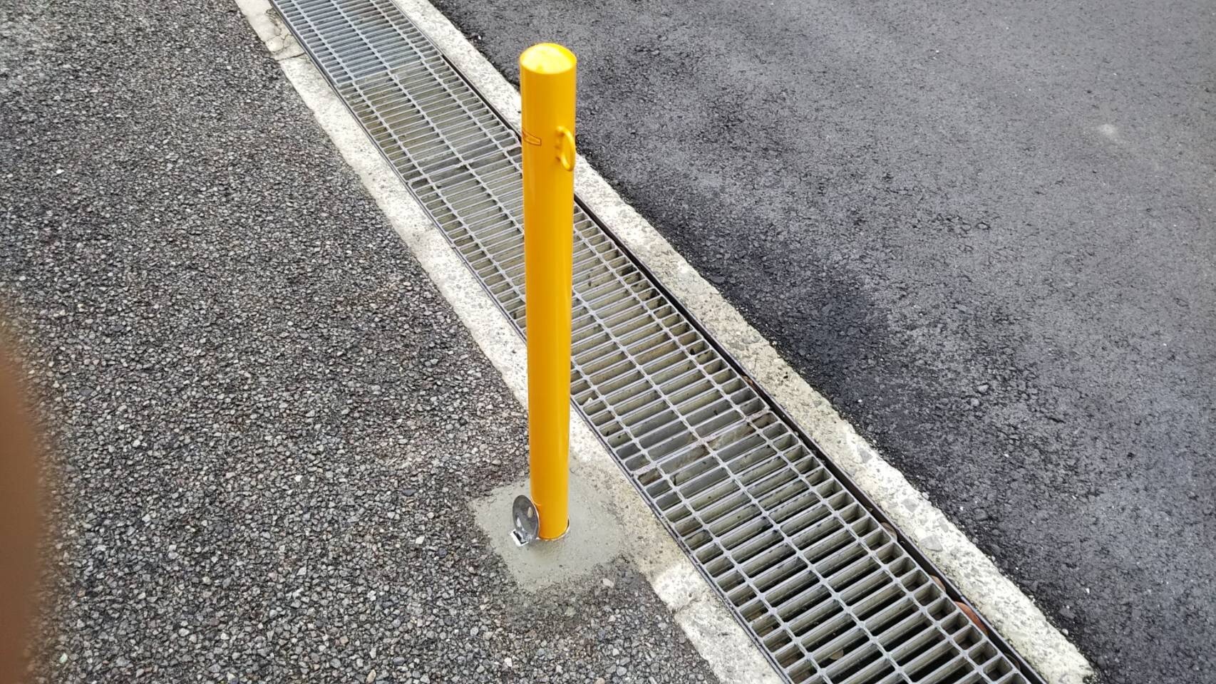 ポールの設置工事です！